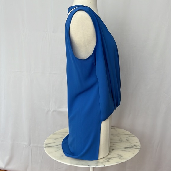 BCBGMAXAZRIA high/low sleeveless top - Picture 2 of 8